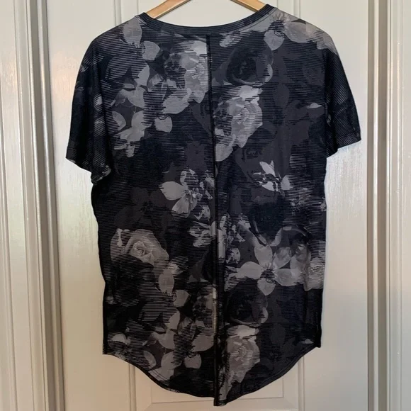 The North Face Workout Short-Sleeve Shirt - Picture 3 of 12